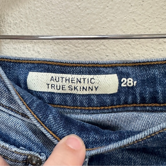 GAP Authentic True Skinny Destructed Medium Wash Jeans Women’s Sz 28 - Picture 3 of 5